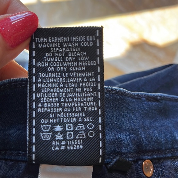 7 for all mankind Gwenevere sz29 dark blue wash w/intentional fading/distressing - Picture 8 of 12